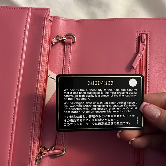 NWT CHANEL wallet on chain in iridescent pink with gold hardware - Picture 15 of 15